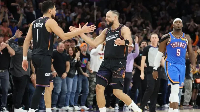 Devin Buker i Dilon Bruks (©AFP)