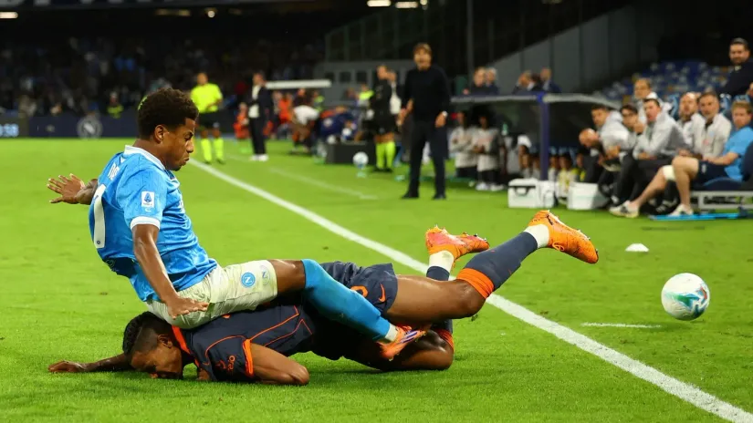 Neres i Akanđi (@Reuters)