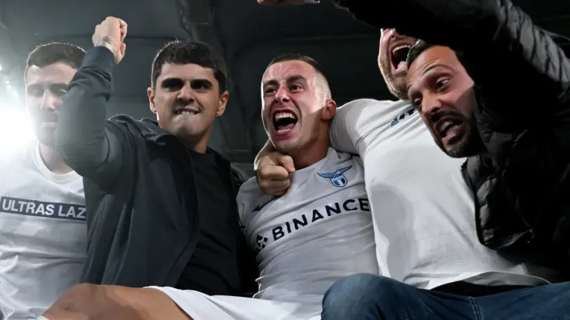 Marušić sa navijačima Lacija (Reuters)