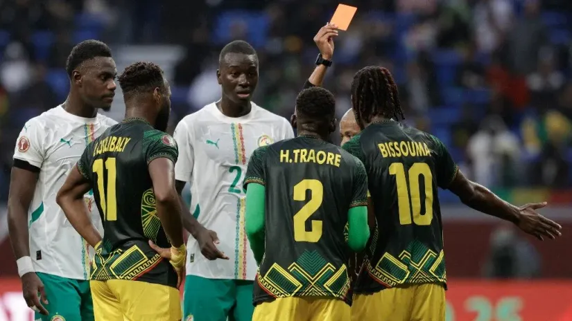 Momenat isključenja Iva Bisume (©AFP)