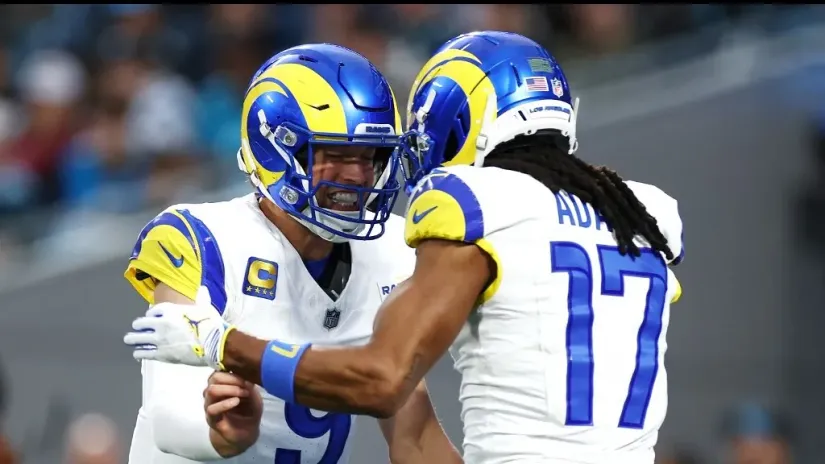 Metju Staford i Davonte Adams (AFP)