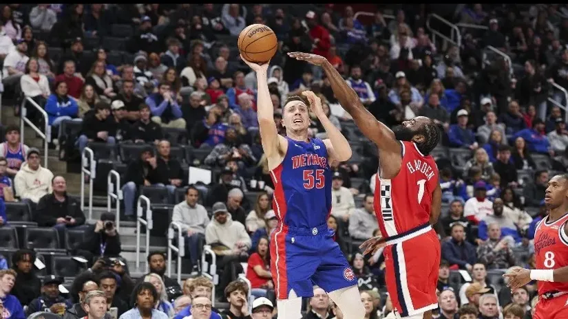 Dankan Robinson i Džejms Harden (AFP)