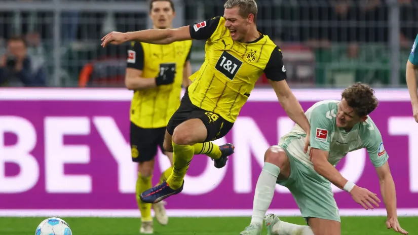 Julijan Rijerson (Dortmund) i Jens Stage (Verder)