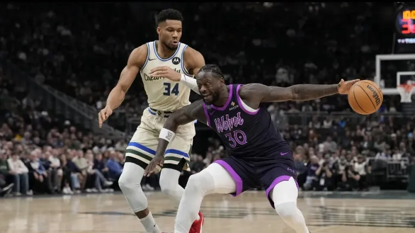 Janis Adetokunbo i Džulijus Rendl (AFP)