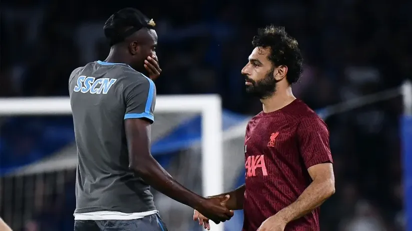 Viktor Osimen i Mohamed Salah (©AFP)