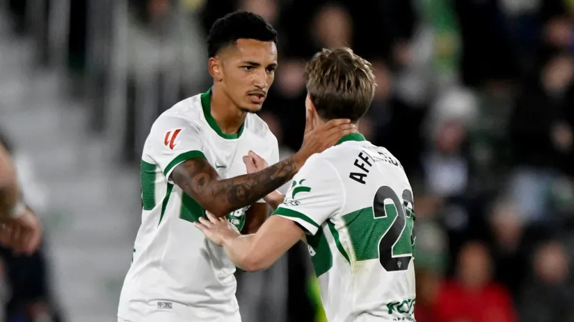 Fudbaleri Elčea (©Reuters)