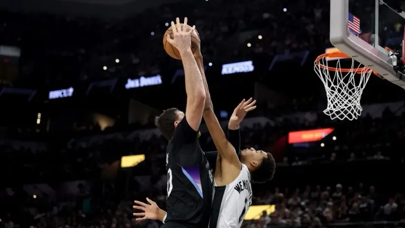 Jusuf Nurkić i Viktor Vembanjama (AFP)