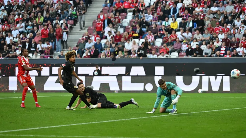 Gol Majkla Olisea (Bajern) protiv Augzburga