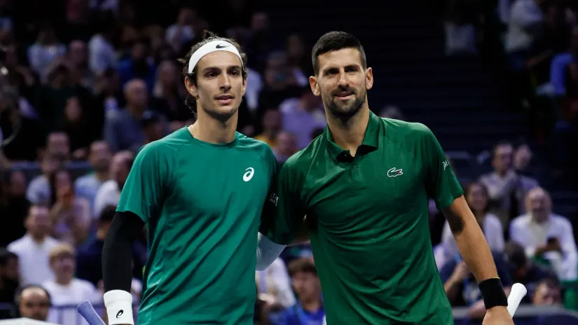 Lorenzo Museti i Novak Đoković (Reuters)