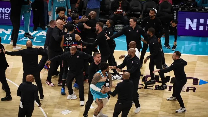 Tuča Pistonsa i Hornetsa (©AFP)