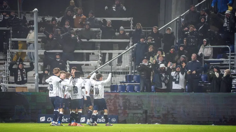 Fudbaleri Orhusa sa navijačima (©Guliver/Gonzales Photo Nicolai Bethelsen)