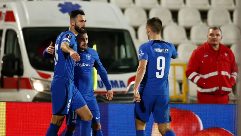 Stefan Panić sa saigračima u RFS-u (©Reuters)