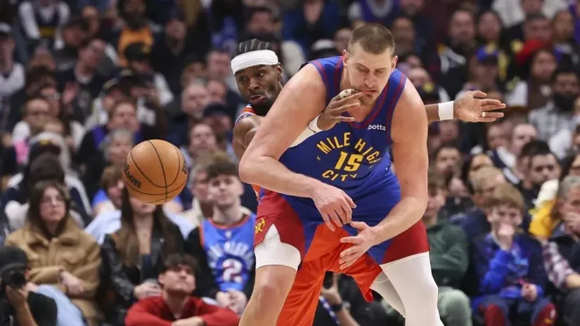 Šej Gildžes Aleksander i Nikola Jokić (AFP)