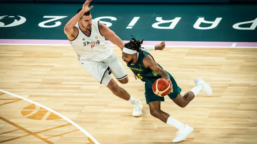 Peti Mils i Nikola Jokić (FIBA)