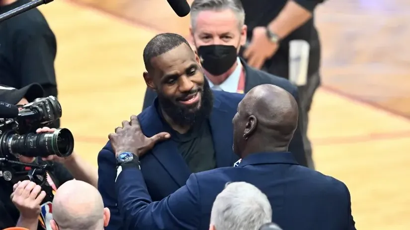 Lebron Džejms i Majkl Džordan (AFP)