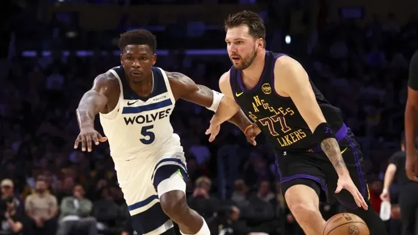 Entoni Edvards i Luka Dončić (AFP)