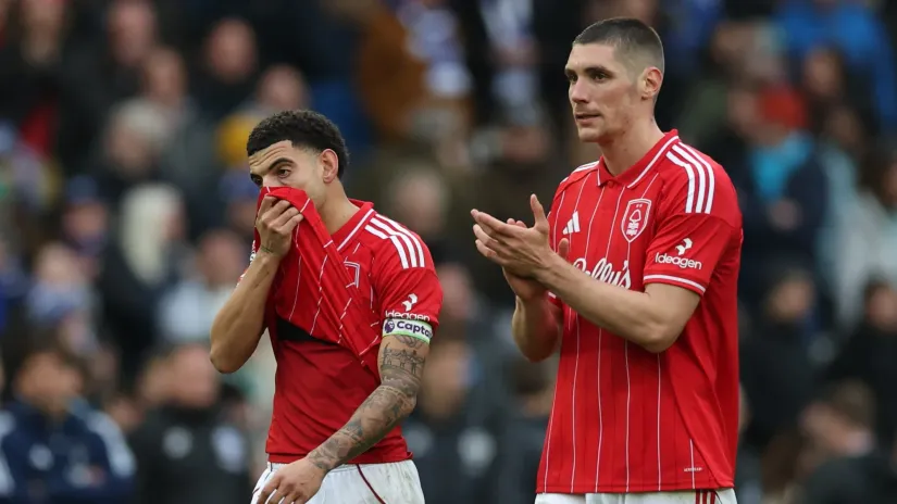 Morgan Gibs Vajt i Nikola Milenković (©Reuters)