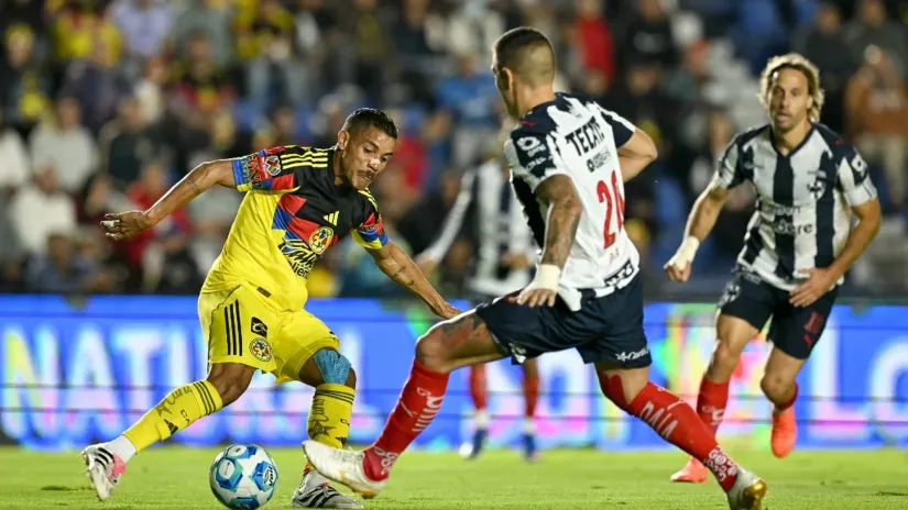 Uroš Đurđević (desno), napadač Montereja (©AFP)