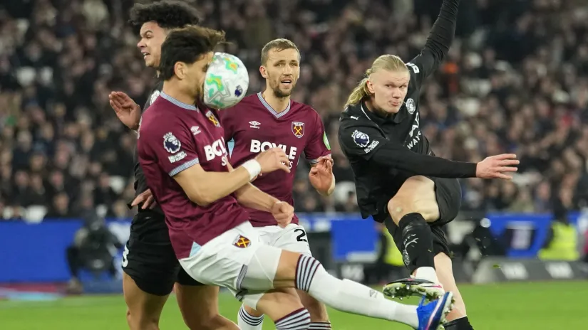 Mavropanosa pogađa lopta u lice (Gulliver, AP Photo/Dave Shopland)