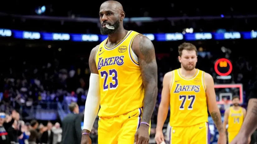 Lebron Džejms i Luka Dončić (©AFP)