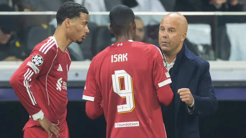 Ekitike i Isak pričaju sa Slotom (Gulliver)