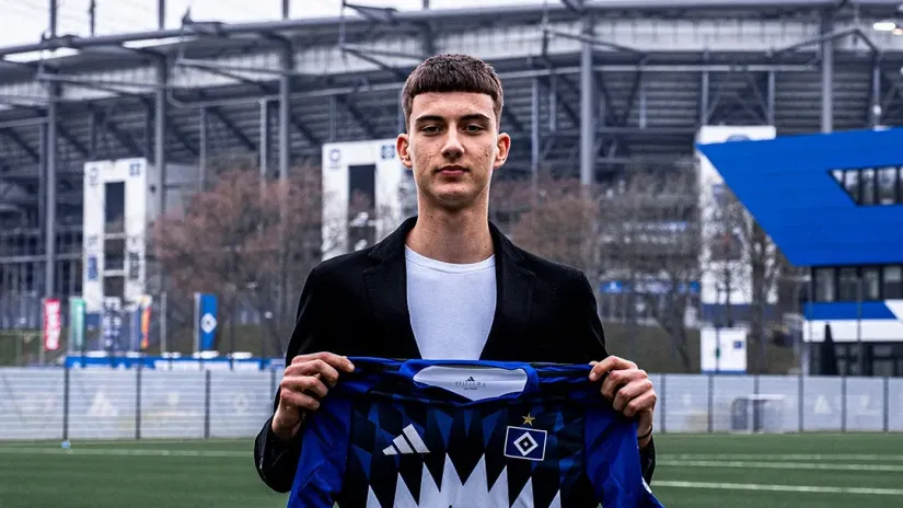 Andrej Vasiljev na potpisu u Hamburg (©HSV)