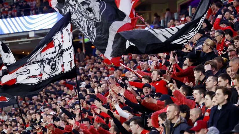 Navijači PSV-a (©Reuters)