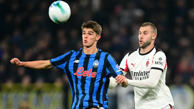 Šarl de Ketelare u duelu sa Strahinjom Palovićem (©Reuters)