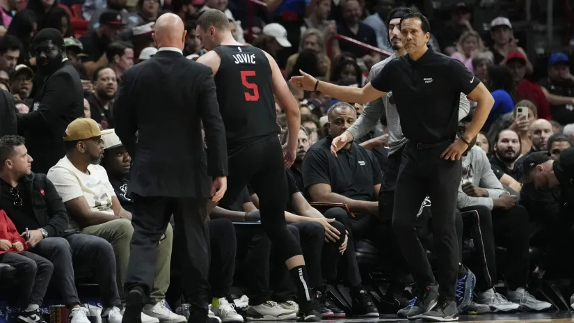 Jović i Spolstra (©Guliver Images/AP Photo/Lynne Sladky)