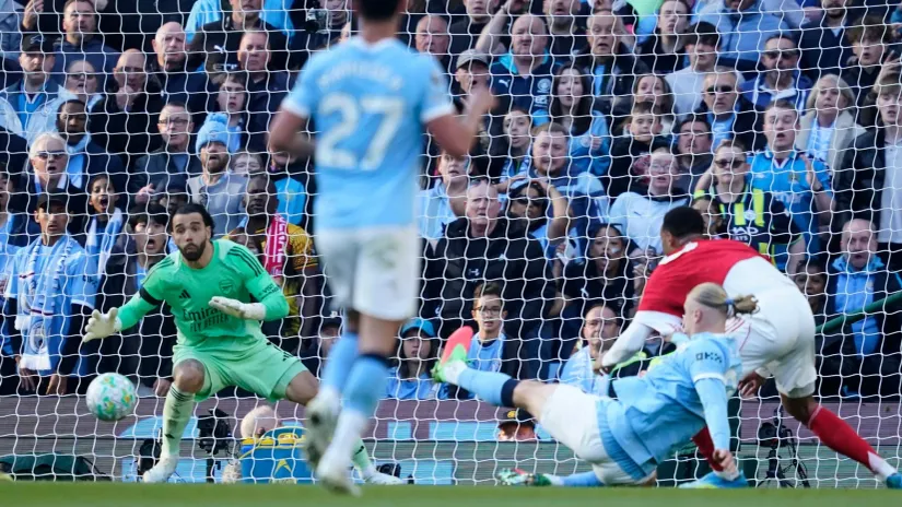 Detalj sa utakmice Siti - Arsenal (©Gulliver, AP Photo/Dave Thompson))