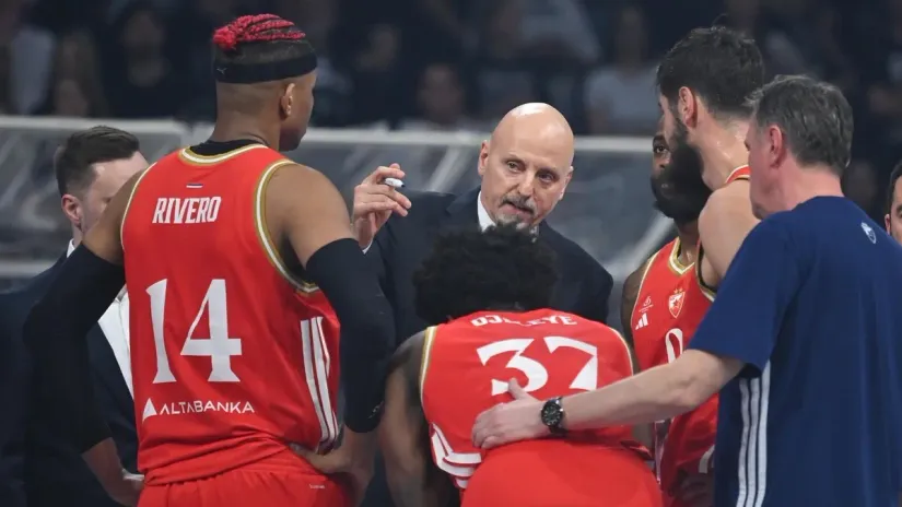 Saša Obradović i igrači Zvezde (©MN Press)