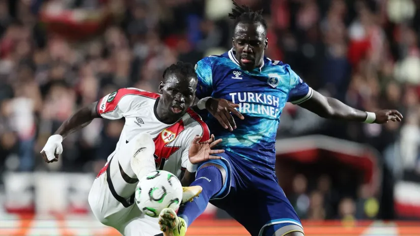 Šerif Endijaje (desno) u meč sa Rajom Valjekanom u Madridu (©Reuters)