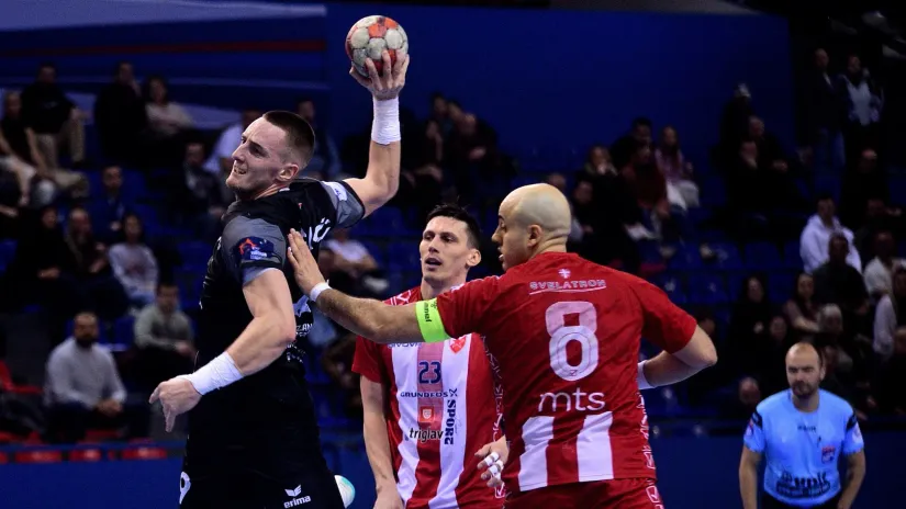 Nikola Zečević u večitom derbiju (©Starsport)