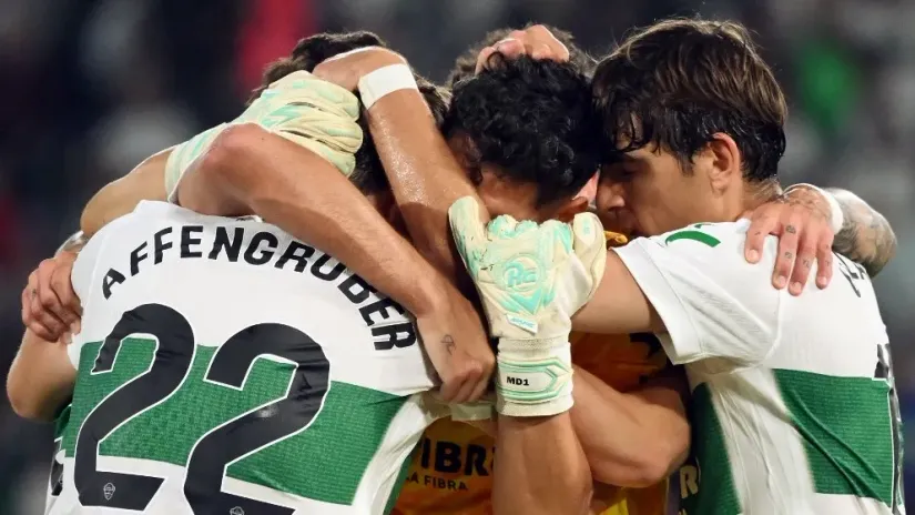 Slavlje fudbalera Elčea (©AFP)