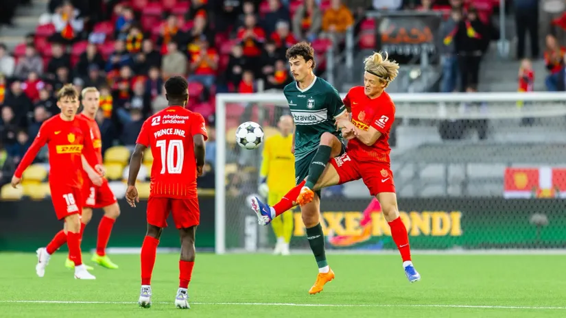 ©Guliver Image (Fudbaleri Orhusa u crvenim dresovima)