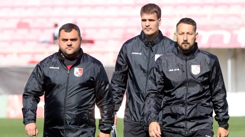 Marno Neđić sa članovima stručnog štaba (@FK Radnički)