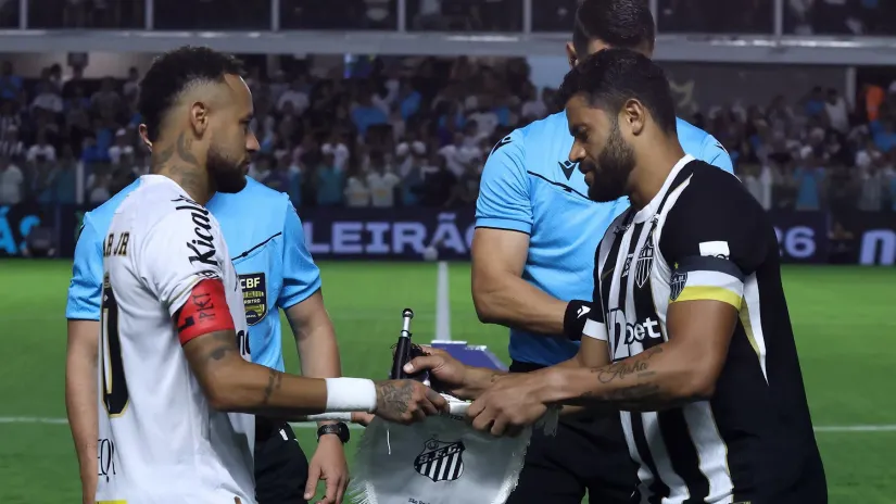 Nejmar i Hulk nedavno pre utakmice Santosa i Atletika (©Reuters)