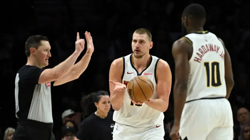 Nikola Jokić i Tim Hardavej Džunior (©AFP)