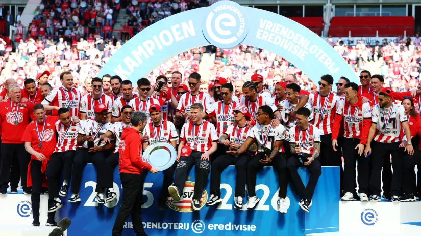 Fudbaleri PSV-a proslavili su prošle nedelje 27. krunu (©Reuters)