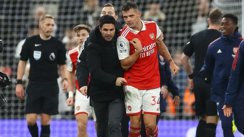 Granit Džaka i Mikel Arteta (©Reuters)
