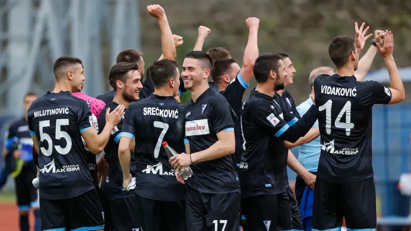 Denković u sredini, dok je igrao za  (Star sport)