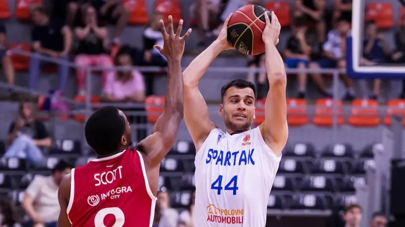 Džošua Skot i Nikola Rebić (Starsport)
