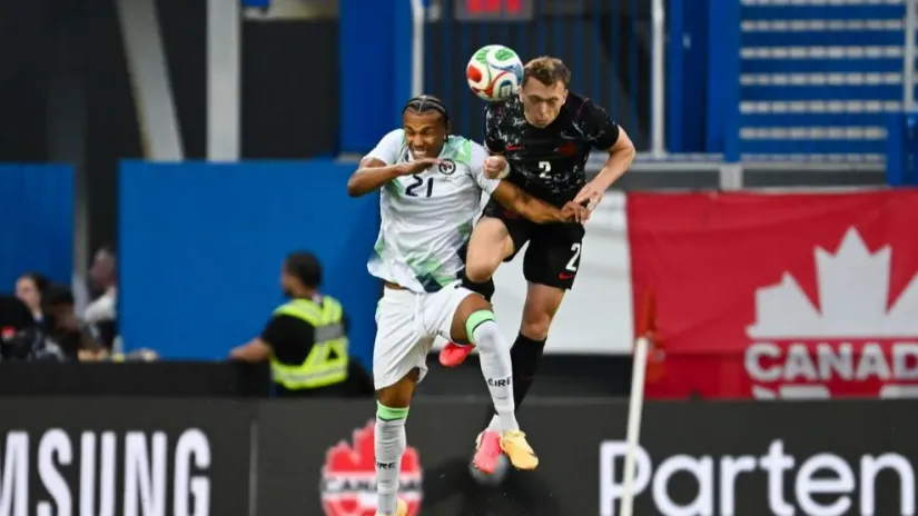 Kori Ndaba i Alistar Džonston (AFP)