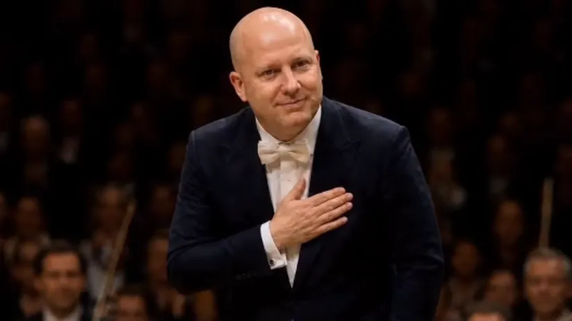 Maestro Marko diriguje Mocarta, za instrumentima J