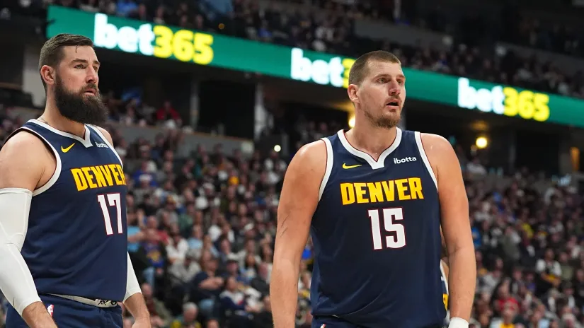 Jonas Valančijunas i Nikola Jokić (Guliver/AP Photo/David Zalubowski)