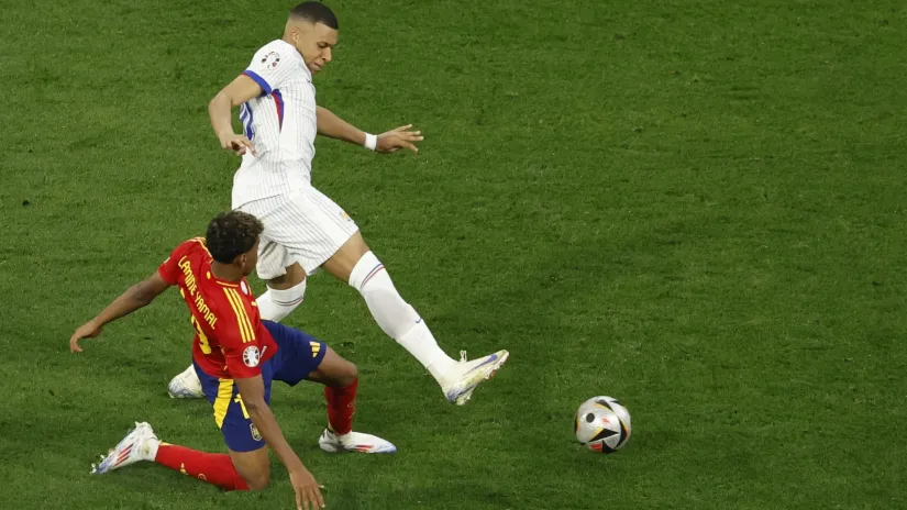 Kilijan Embape i Lamin Jamal pre dve godine u Minhenu u polufinalu Evropskog prvenstva (©Reuters)