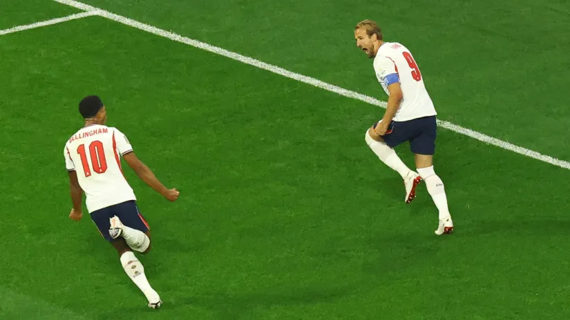 Džud Belingem i Hari Kejn (Engleska) proslavljaju gol