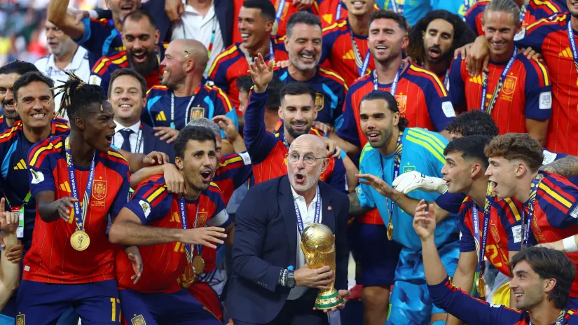 Luis de la Fuente i njegovi fudbalski sinovi (©Reuters)