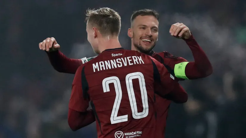 Sivert Mansverk i Lukaš Haraslin (Sparta Prag)