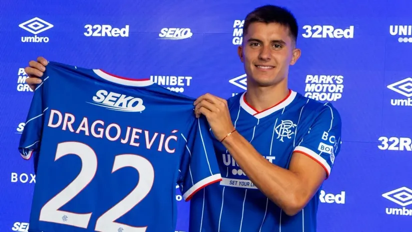 Vanja Dragojević na promociji (©Twitter/Glazgov Rendžers)